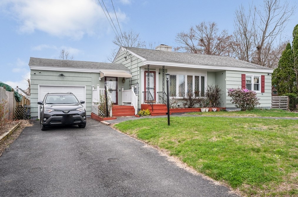 56 Stone St, Dracut MA 01826-3831 exterior