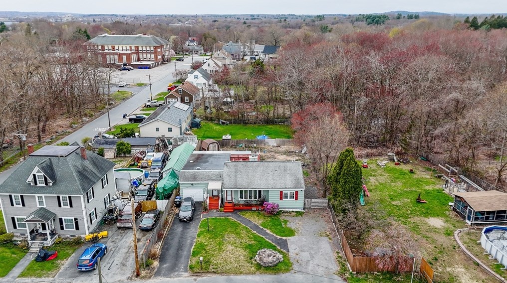 56 Stone St, Dracut MA 01826-3831 exterior