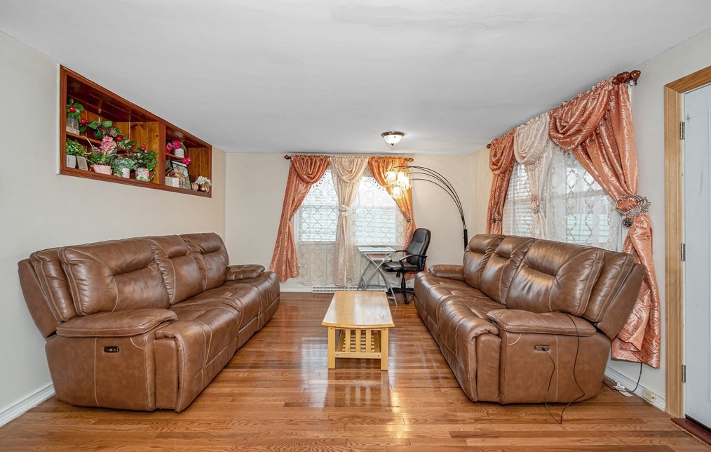 56 Stone St, Dracut MA 01826-3831 exterior