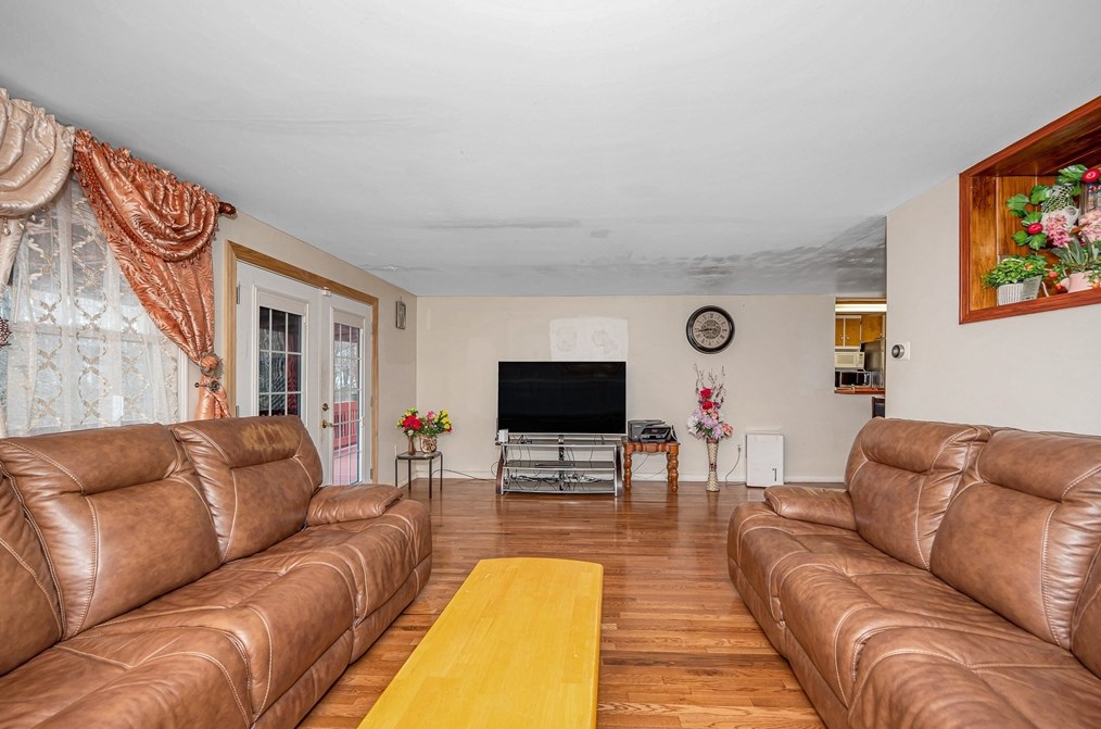 56 Stone St, Dracut MA 01826-3831 exterior