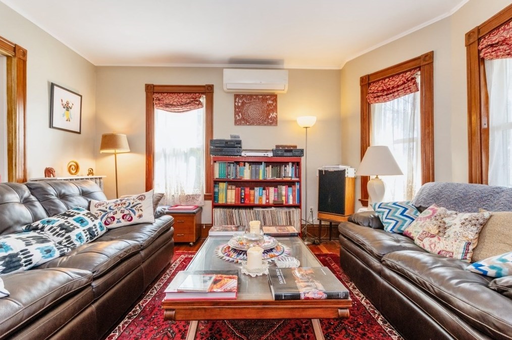 136 Walnut St, Watertown, MA 02472