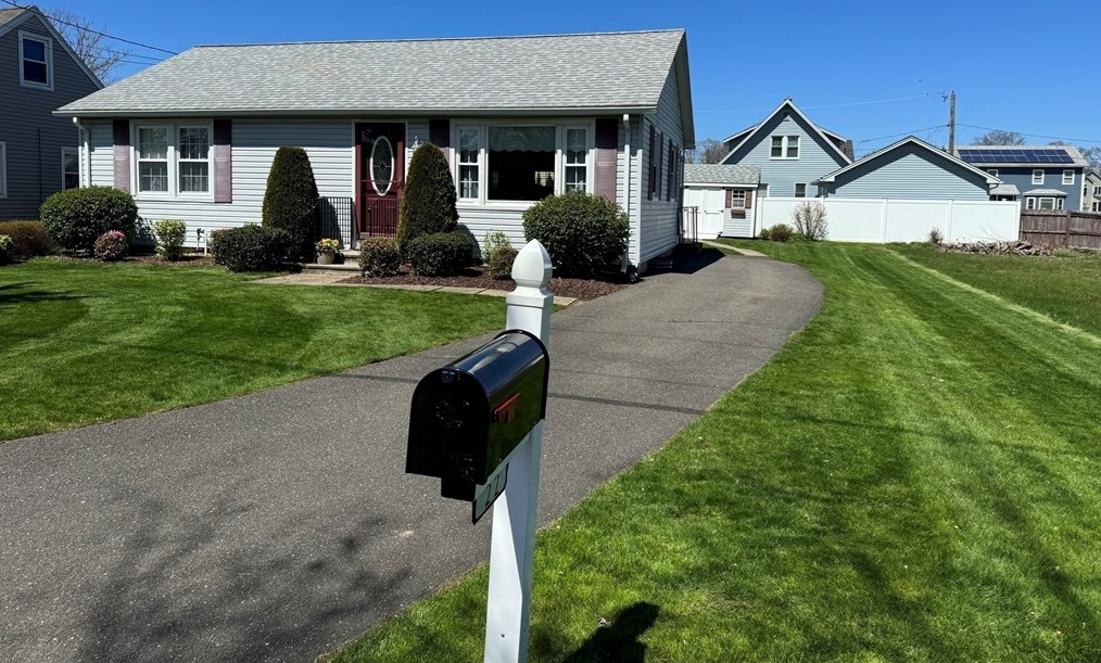 22 Gertrude St, Springfield, MA 01118