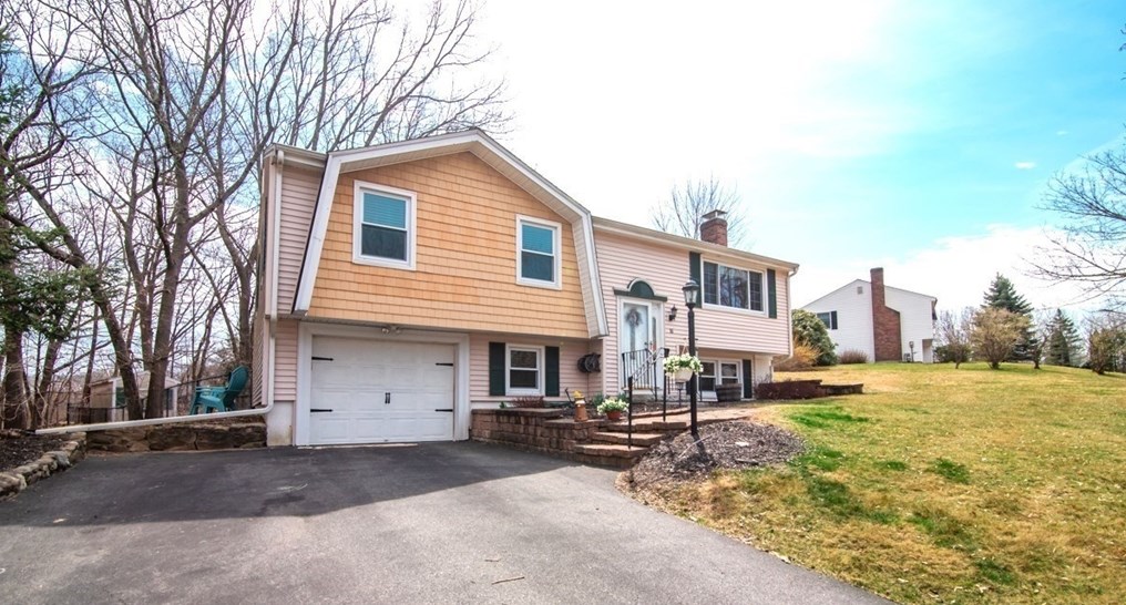 16 Braewood Dr, Haverhill, MA 01835 exterior