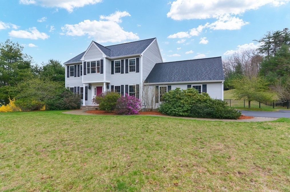 53 White Tail Ln, Lancaster, MA 01523 exterior