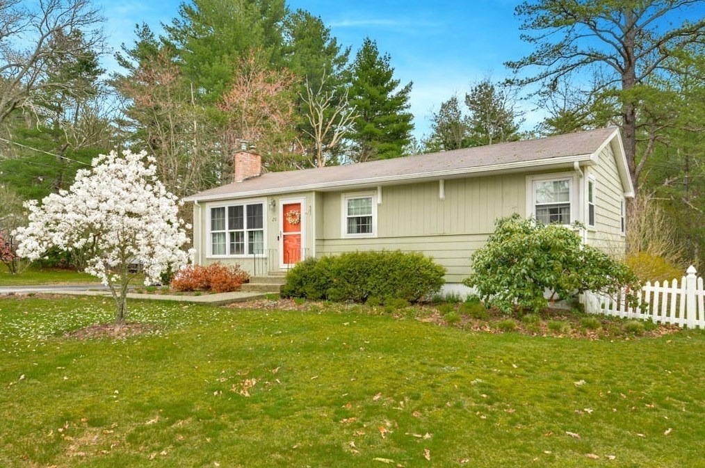 20 Oakview Cir, Medway, MA 02053 exterior