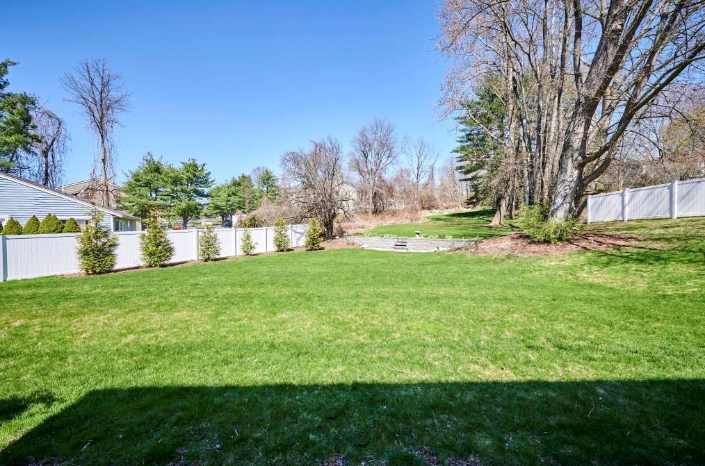 9 Sullivan St, Burlington MA  01803-3709 exterior