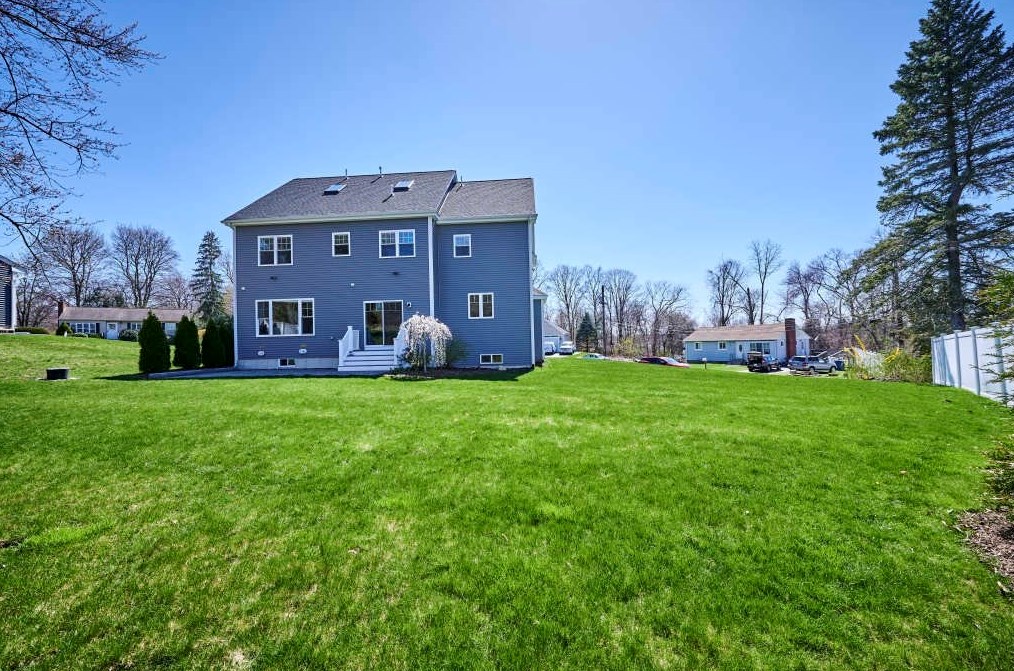 9 Sullivan St, Burlington MA  01803-3709 exterior