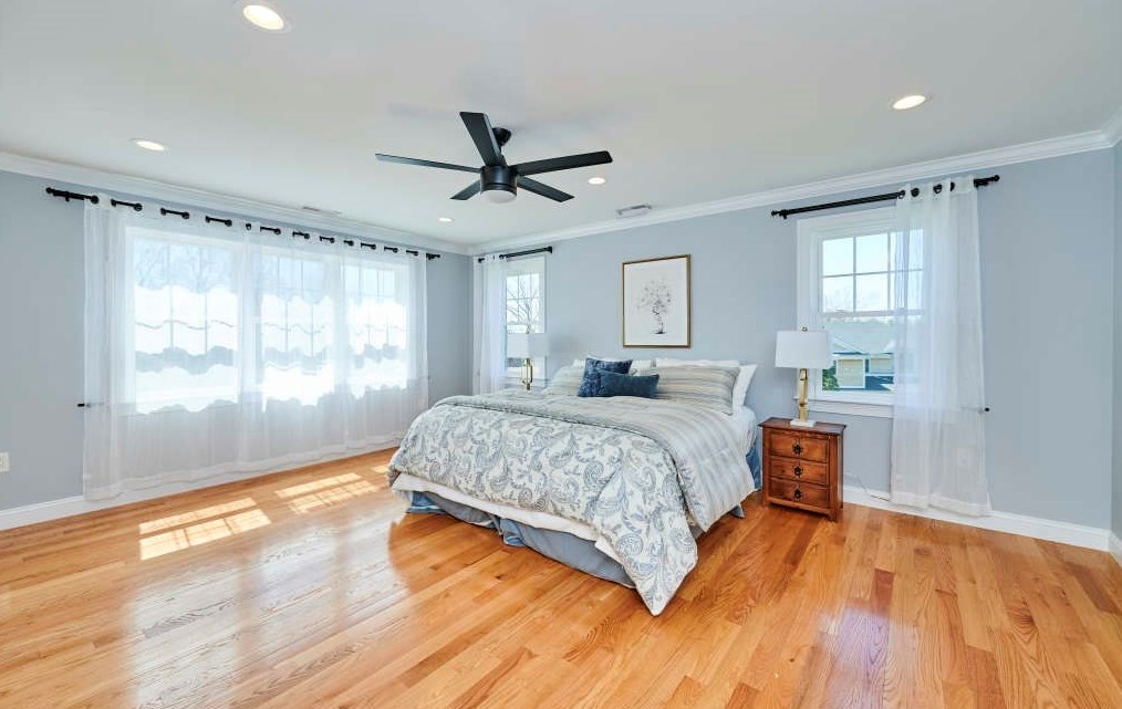 9 Sullivan St, Burlington MA  01803-3709 exterior