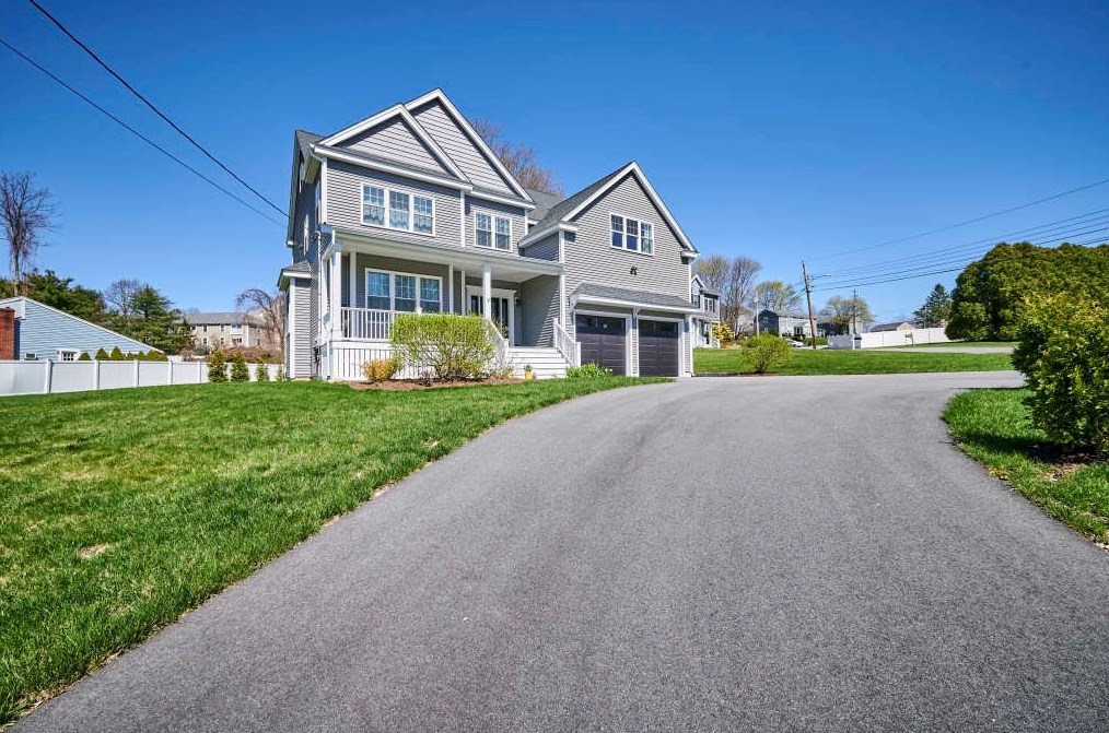 9 Sullivan St, Burlington, MA 01803