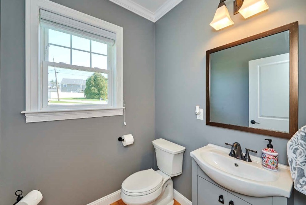 9 Sullivan St, Burlington MA  01803-3709 exterior