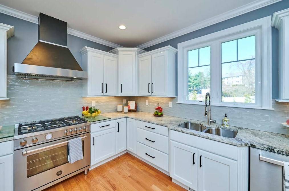 9 Sullivan St, Burlington MA  01803-3709 exterior