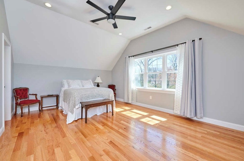 9 Sullivan St, Burlington MA  01803-3709 exterior