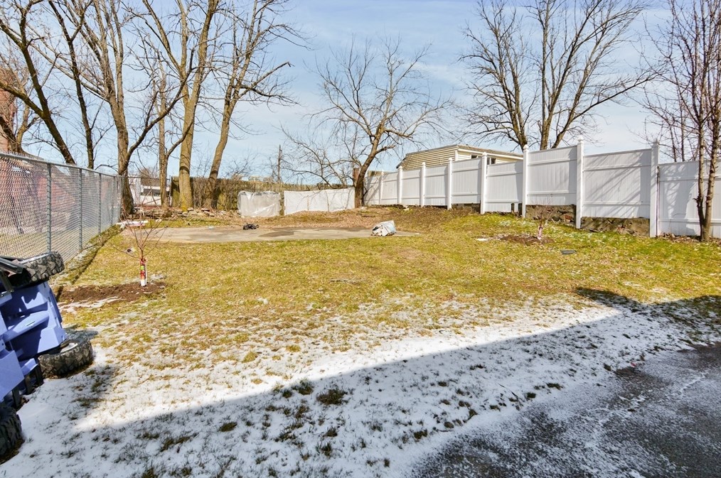 17 Mulberry St, Haverhill MA 01830-3915 exterior