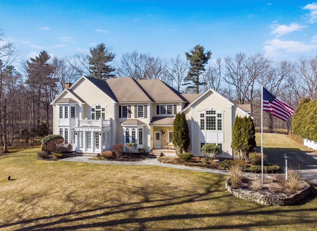 27 Hoveys Pond Dr, Boxford, MA 01921 exterior