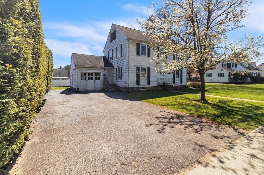 17 Raingley Rd, Greenfield, MA 01301 exterior