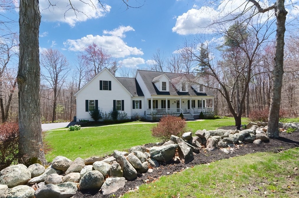 30 Vincent Rd, Mendon, MA 01756