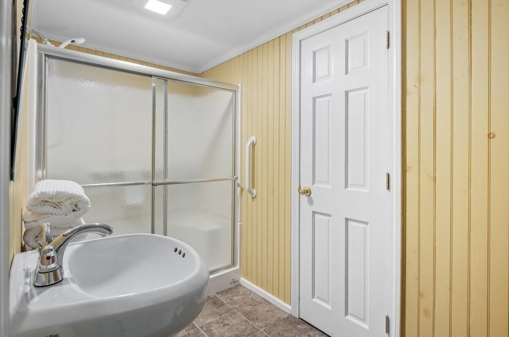 20 Ocean Vw Dr, Hingham MA 02043-1224 exterior