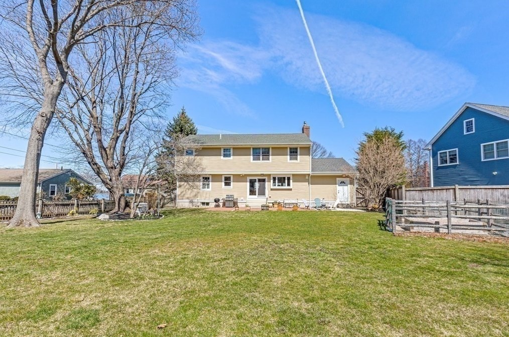 20 Ocean Vw Dr, Hingham MA 02043-1224 exterior