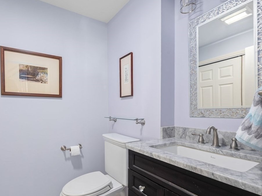 20 Ocean Vw Dr, Hingham MA 02043-1224 exterior