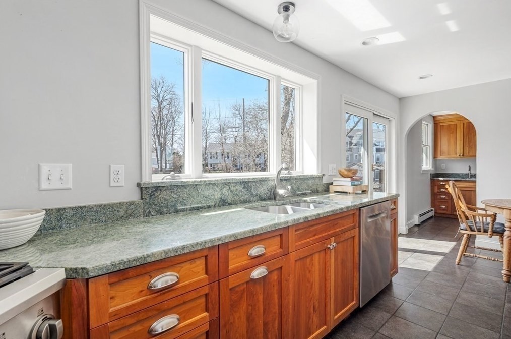 20 Ocean Vw Dr, Hingham MA 02043-1224 exterior