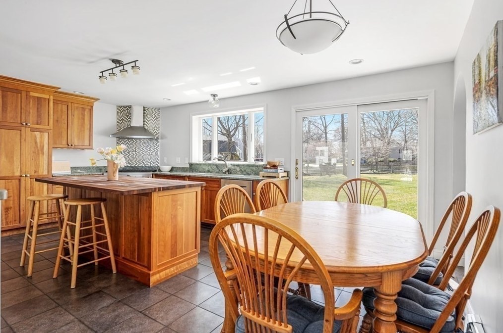 20 Ocean Vw Dr, Hingham MA 02043-1224 exterior