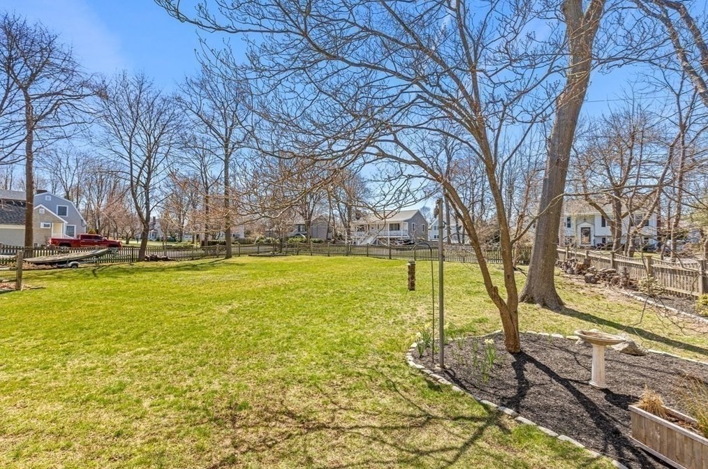 20 Ocean Vw Dr, Hingham MA 02043-1224 exterior