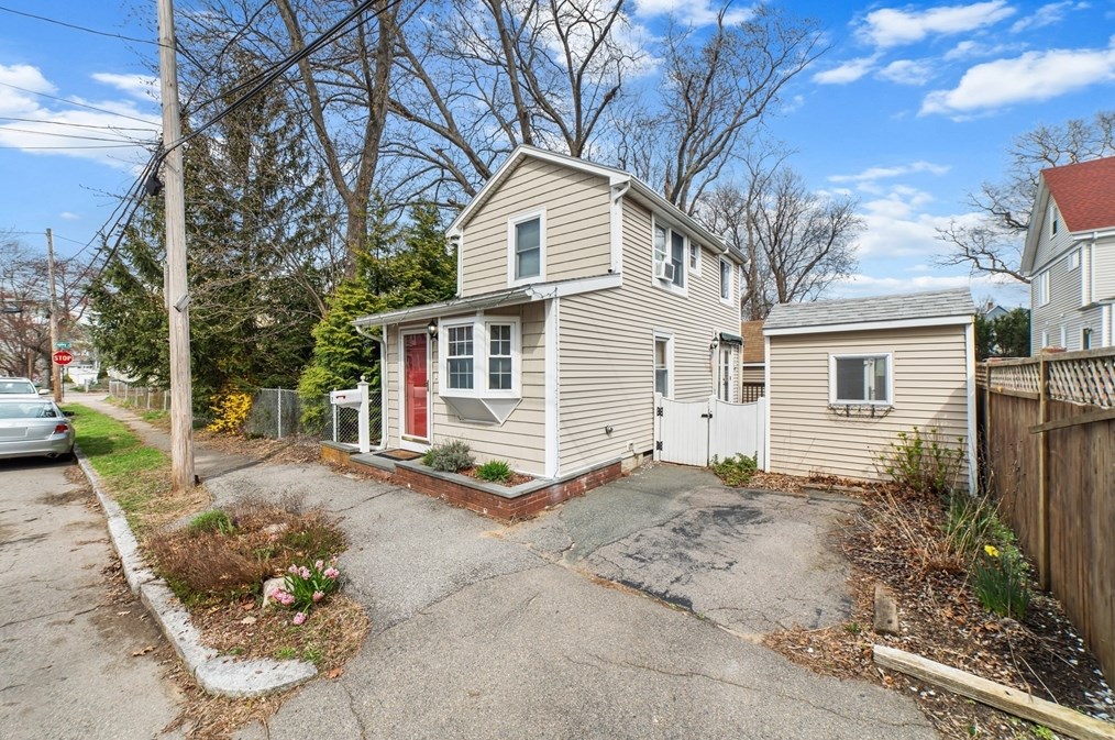 7 Randlett St, Quincy, MA 02170 exterior