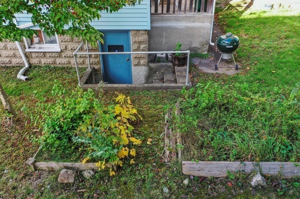 72 Bradford Rd, Watertown MA 02472-1215 exterior