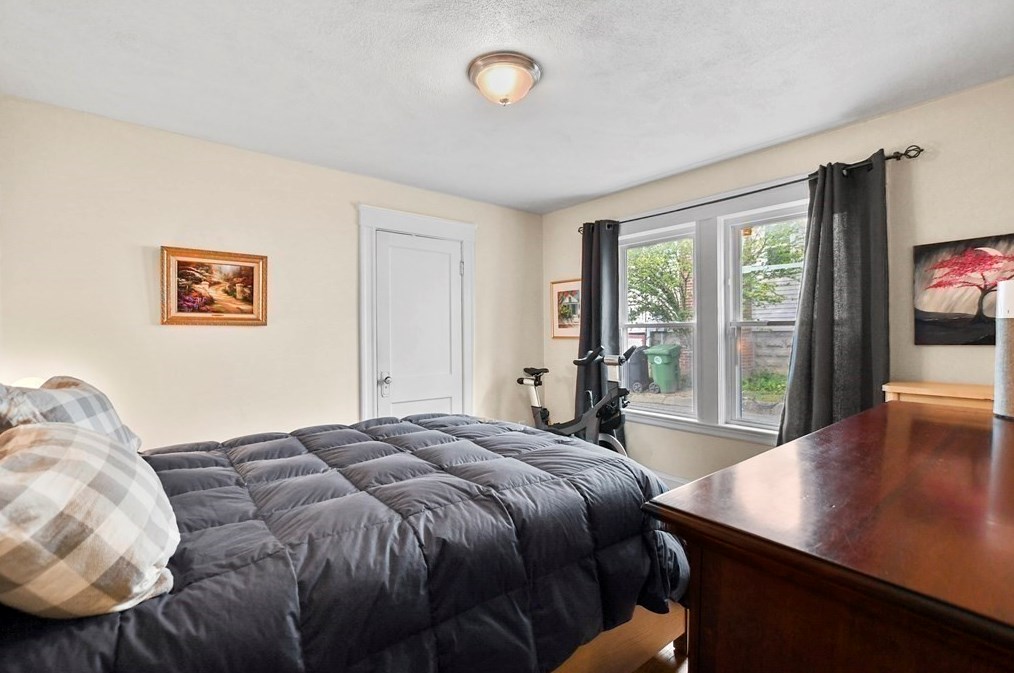 72 Bradford Rd, Watertown MA 02472-1215 exterior