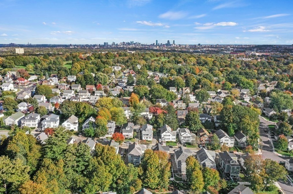 72 Bradford Rd, Watertown MA 02472-1215 exterior