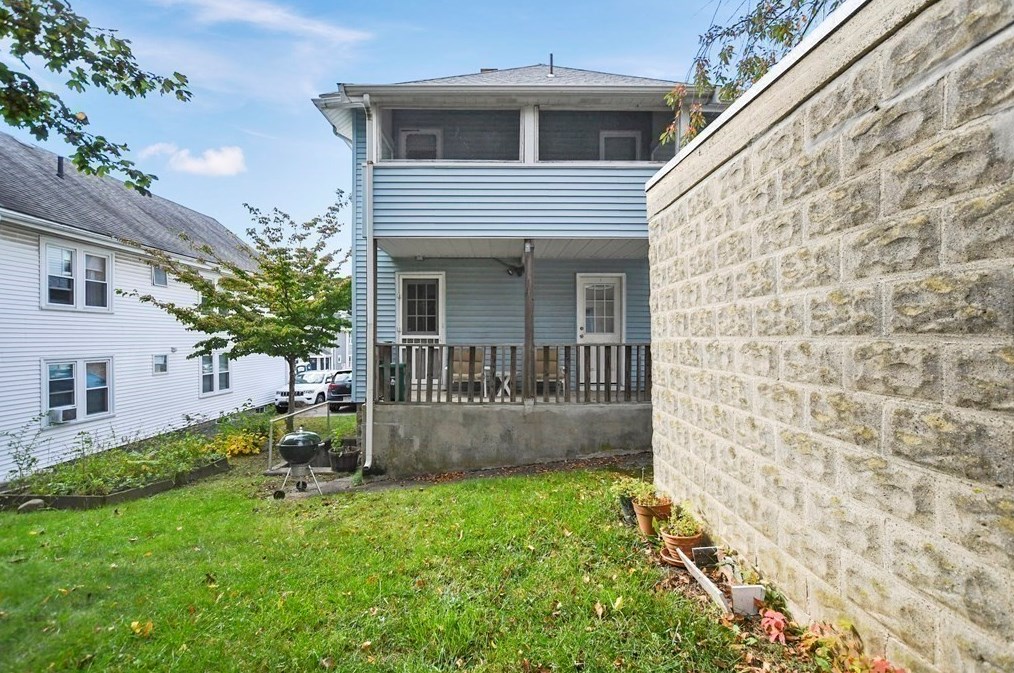 72 Bradford Rd, Watertown MA 02472-1215 exterior