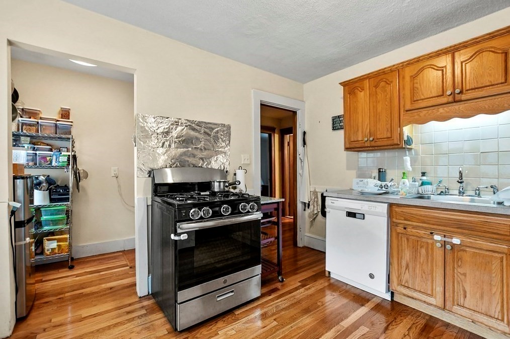 72 Bradford Rd, Watertown MA 02472-1215 exterior