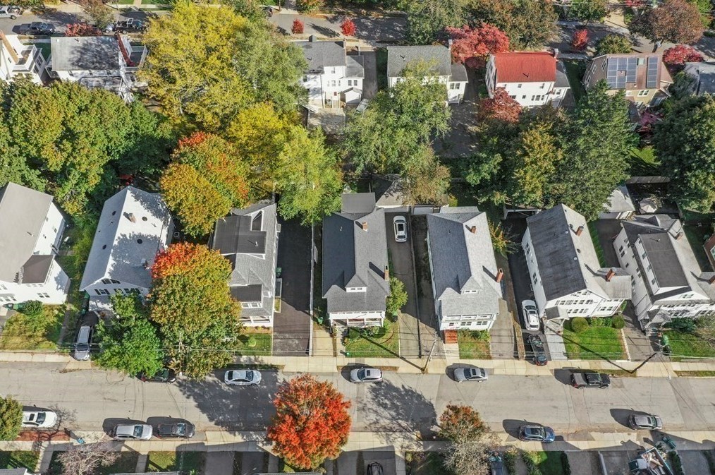 72 Bradford Rd, Watertown MA 02472-1215 exterior