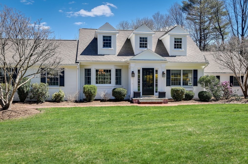 7 Main St, Dover, MA 02030