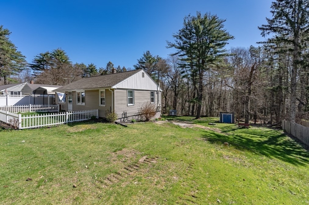 287 Hadley St, South Hadley MA  01075-1032 exterior