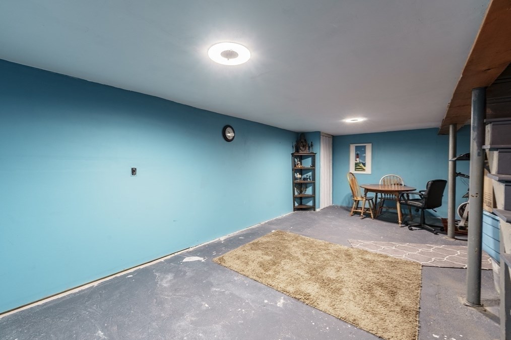 287 Hadley St, South Hadley MA  01075-1032 exterior