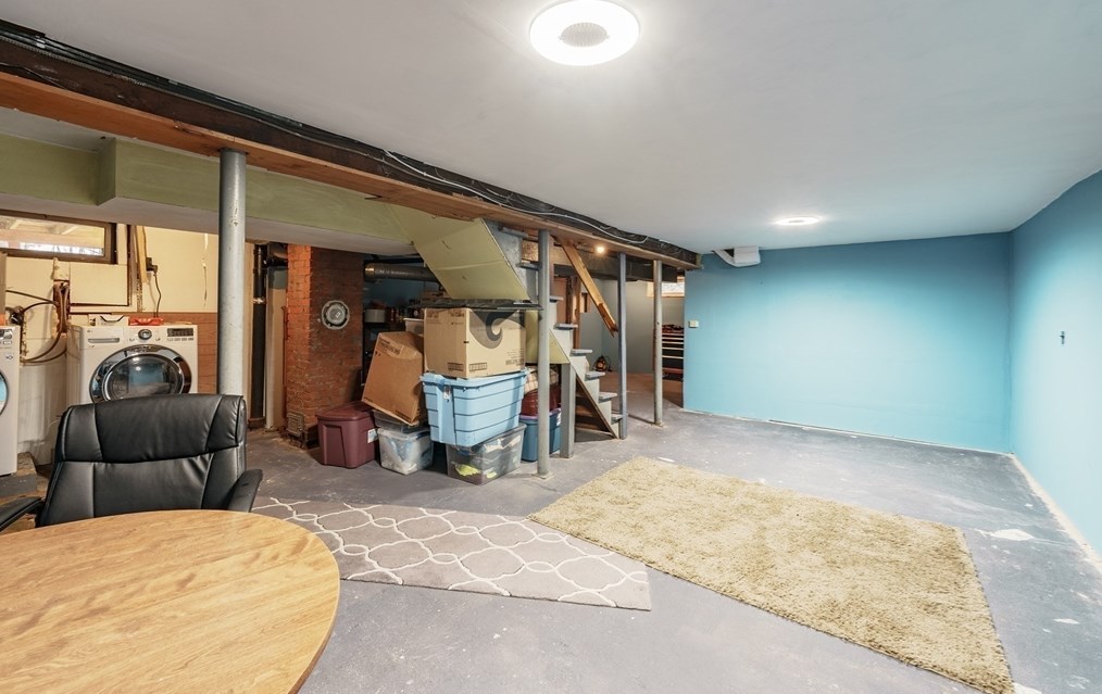 287 Hadley St, South Hadley MA  01075-1032 exterior