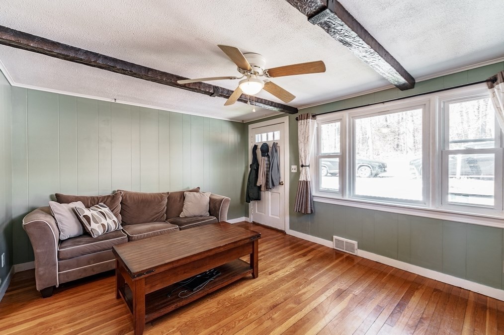 287 Hadley St, South Hadley MA  01075-1032 exterior