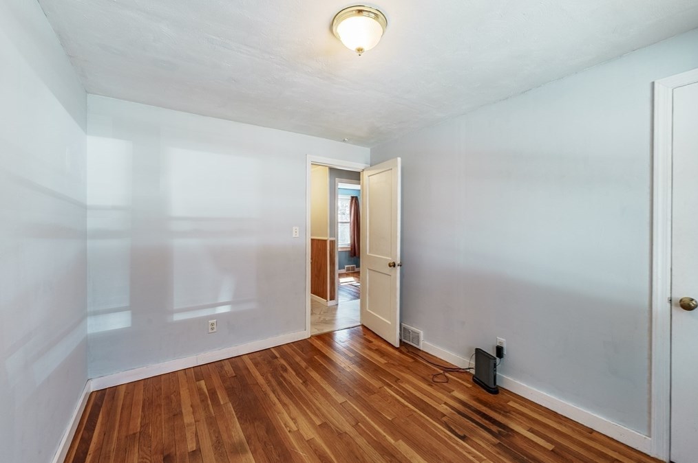 287 Hadley St, South Hadley MA  01075-1032 exterior