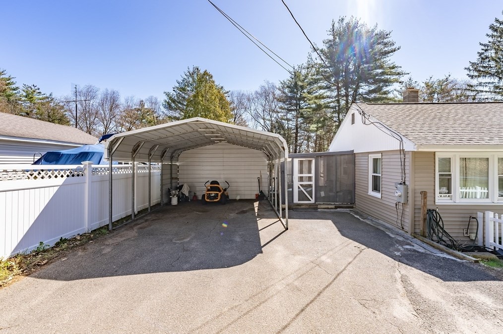 287 Hadley St, South Hadley MA  01075-1032 exterior