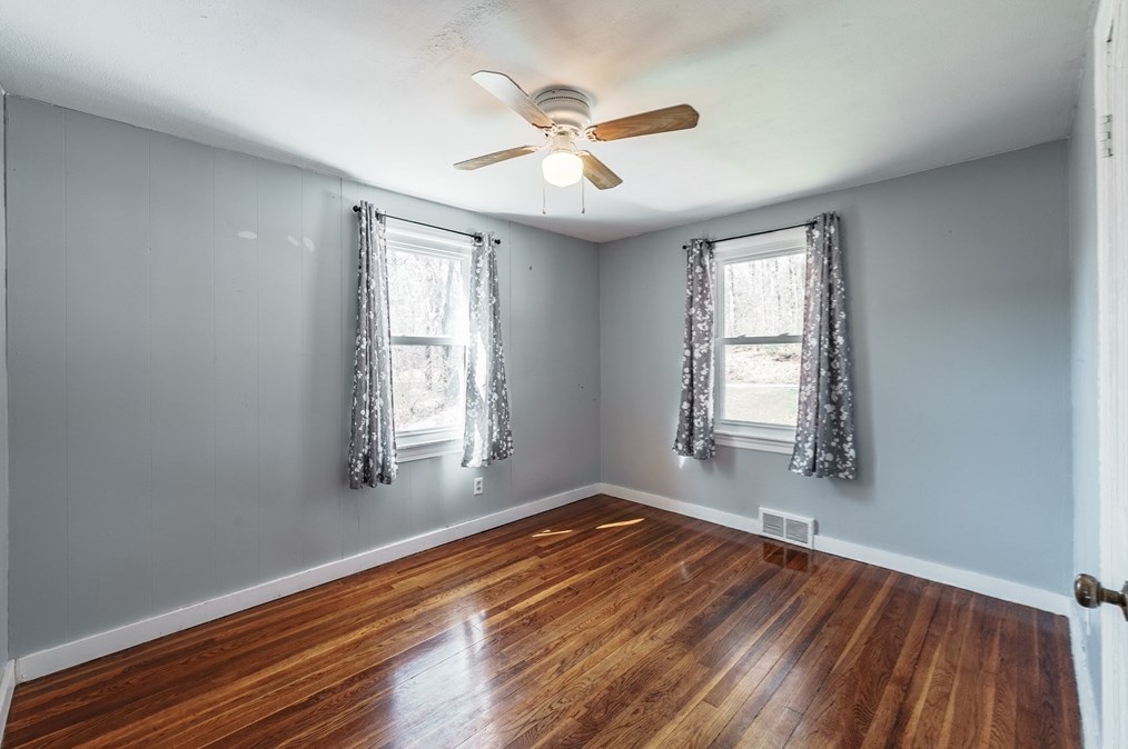 287 Hadley St, South Hadley MA  01075-1032 exterior