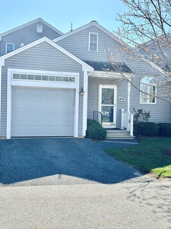 402 Village Ln #402, Bellingham, MA 02019