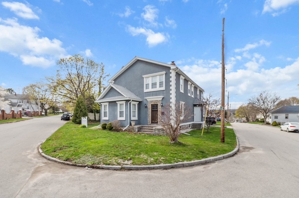 15 Ancona Rd, Worcester, MA 01604 exterior