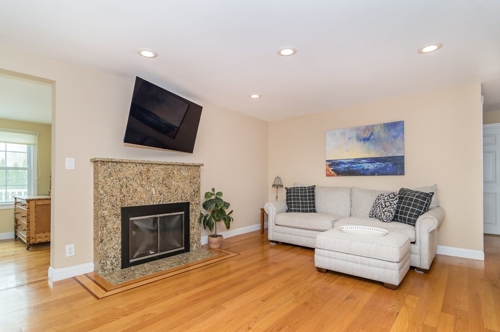 40 Beacon St, Natick MA  01760-2822 exterior