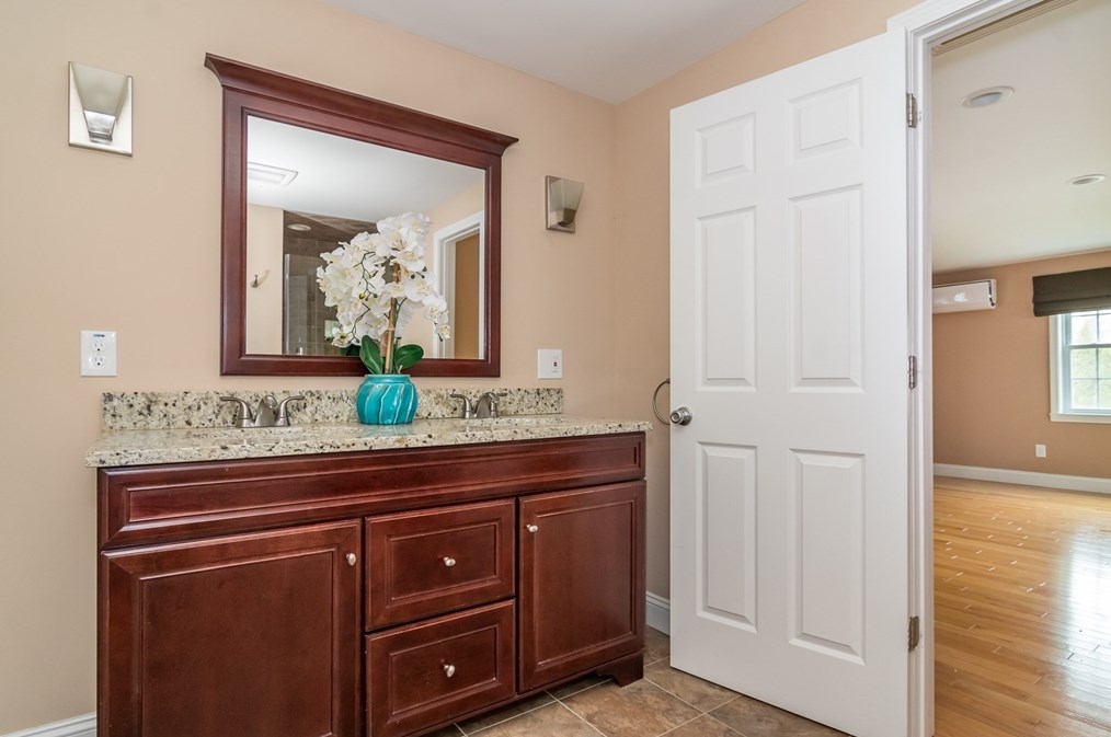 40 Beacon St, Natick MA  01760-2822 exterior