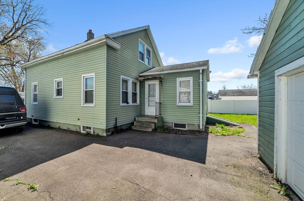 47 Dorrance St, Chicopee, MA 01013