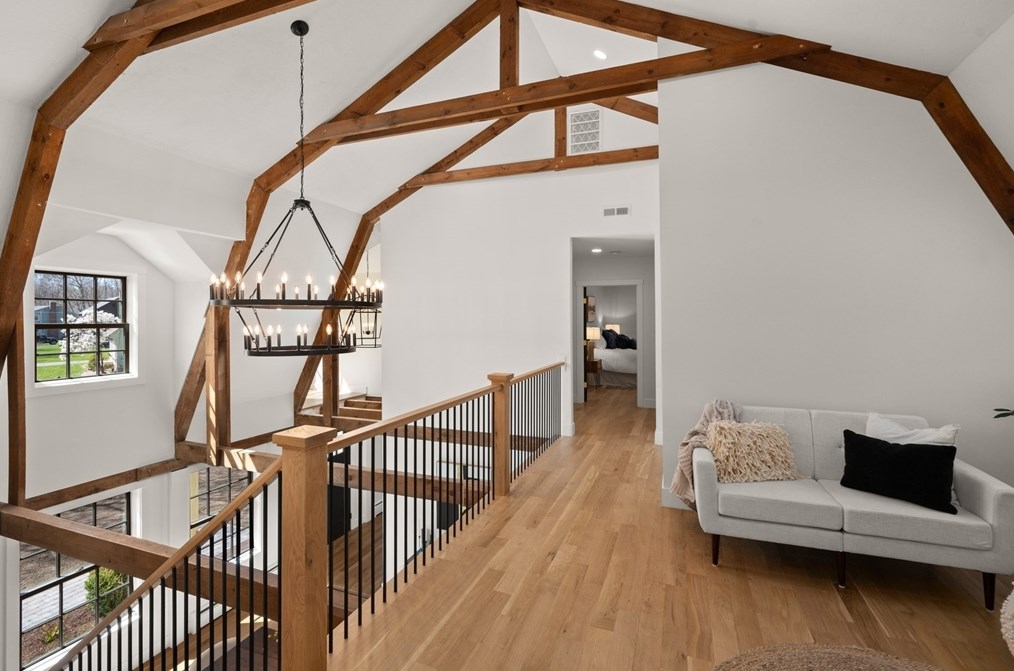 24 Hickory Ln, Hamilton MA  01982-2528 exterior