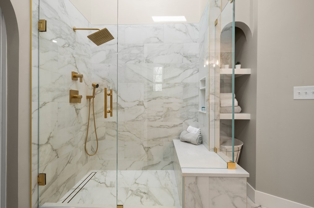 24 Hickory Ln, Hamilton MA  01982-2528 exterior