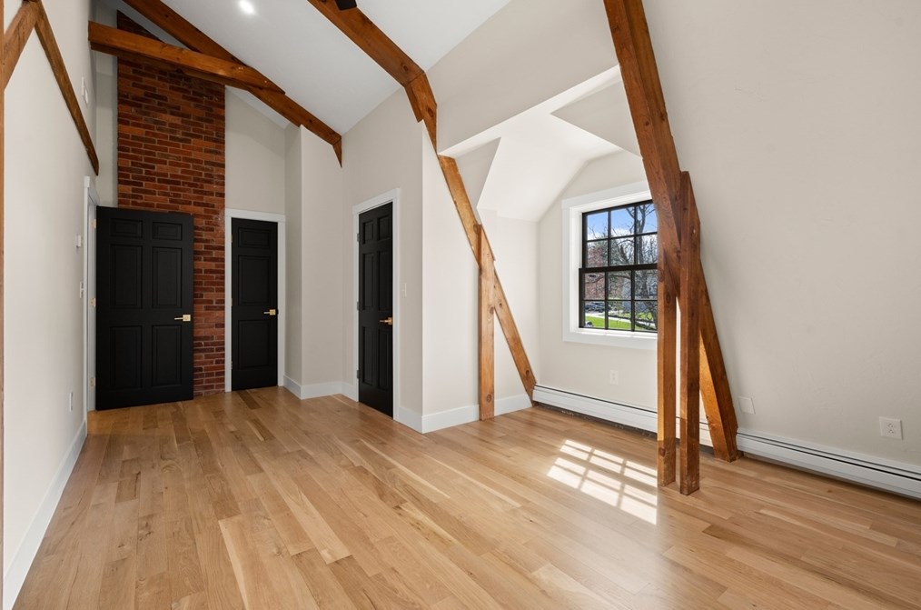 24 Hickory Ln, Hamilton MA  01982-2528 exterior