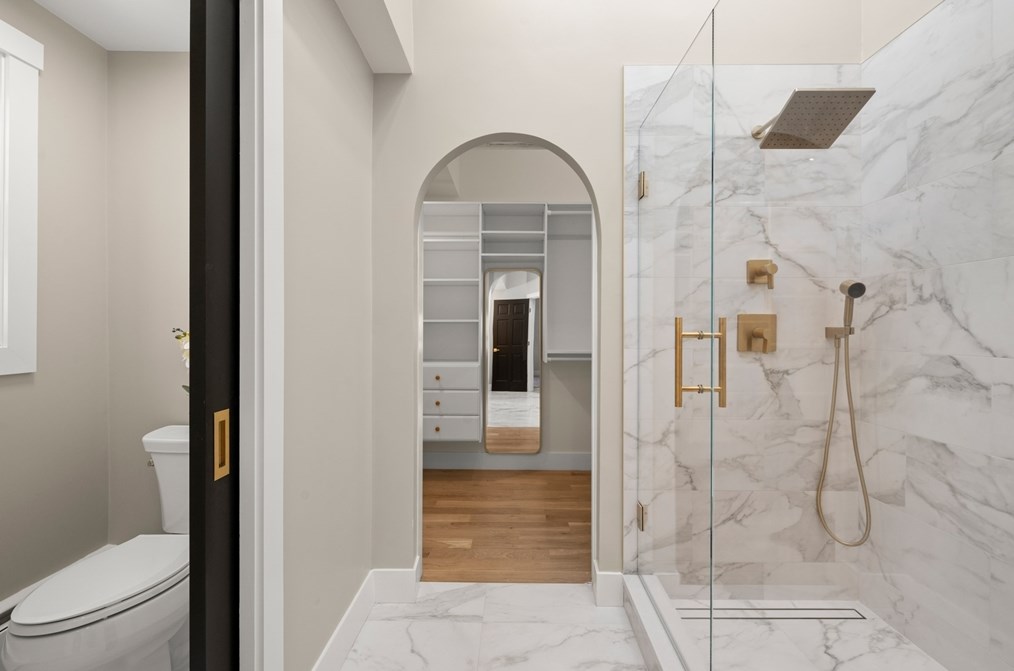 24 Hickory Ln, Hamilton MA  01982-2528 exterior